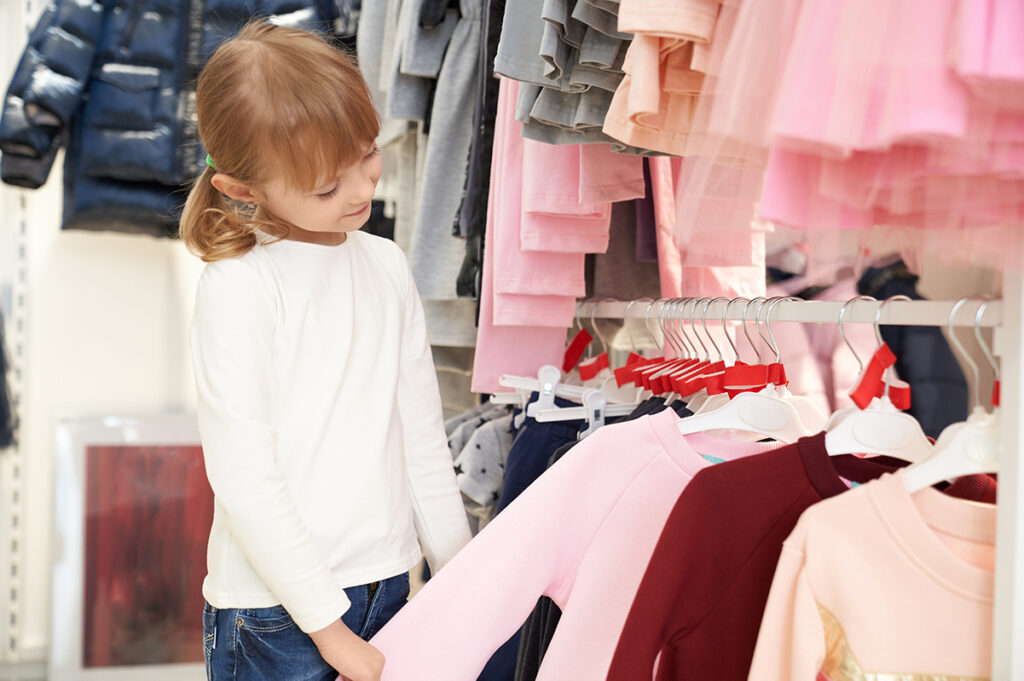 Hola ofrece venta de ropa de niños en Peñíscola.